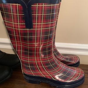 Rain boots.  Size 9.